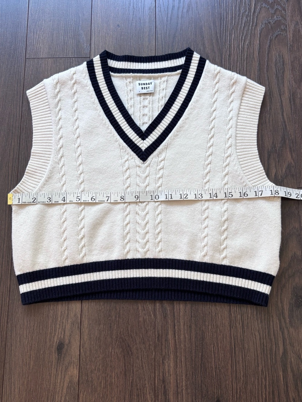 ARITZIA Sunday Best Winston Sweater Vest Cropped V-Neck Varsity Knit Medium - Picture 5 of 10
